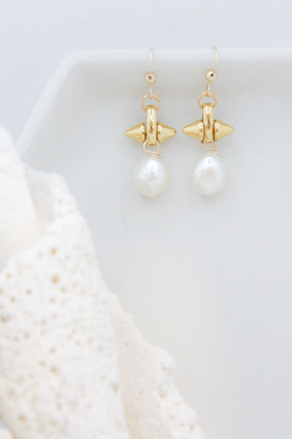 BUNGALOW BLONDE JEWELRY - ANDI PEARL AND SPIKE EARRINGS
