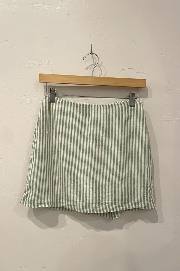 ABERCROMBIE & FITCH - GREEN AND WHITE STRIPE MINI SKIRT