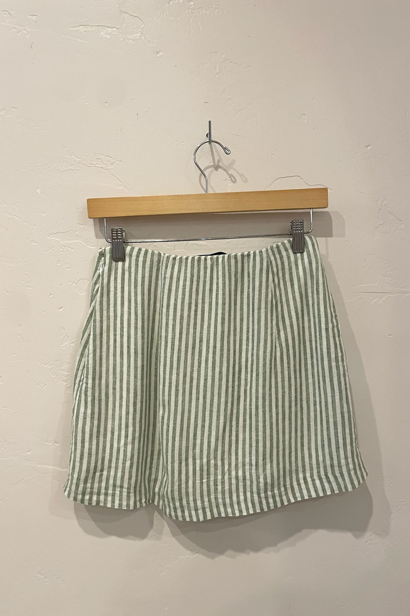 ABERCROMBIE & FITCH - GREEN AND WHITE STRIPE MINI SKIRT