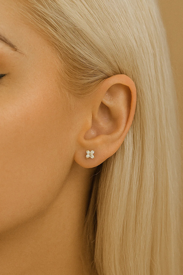 BUNGALOW BLONDE JEWELRY - FOREVER CLOVER STUD EARRINGS