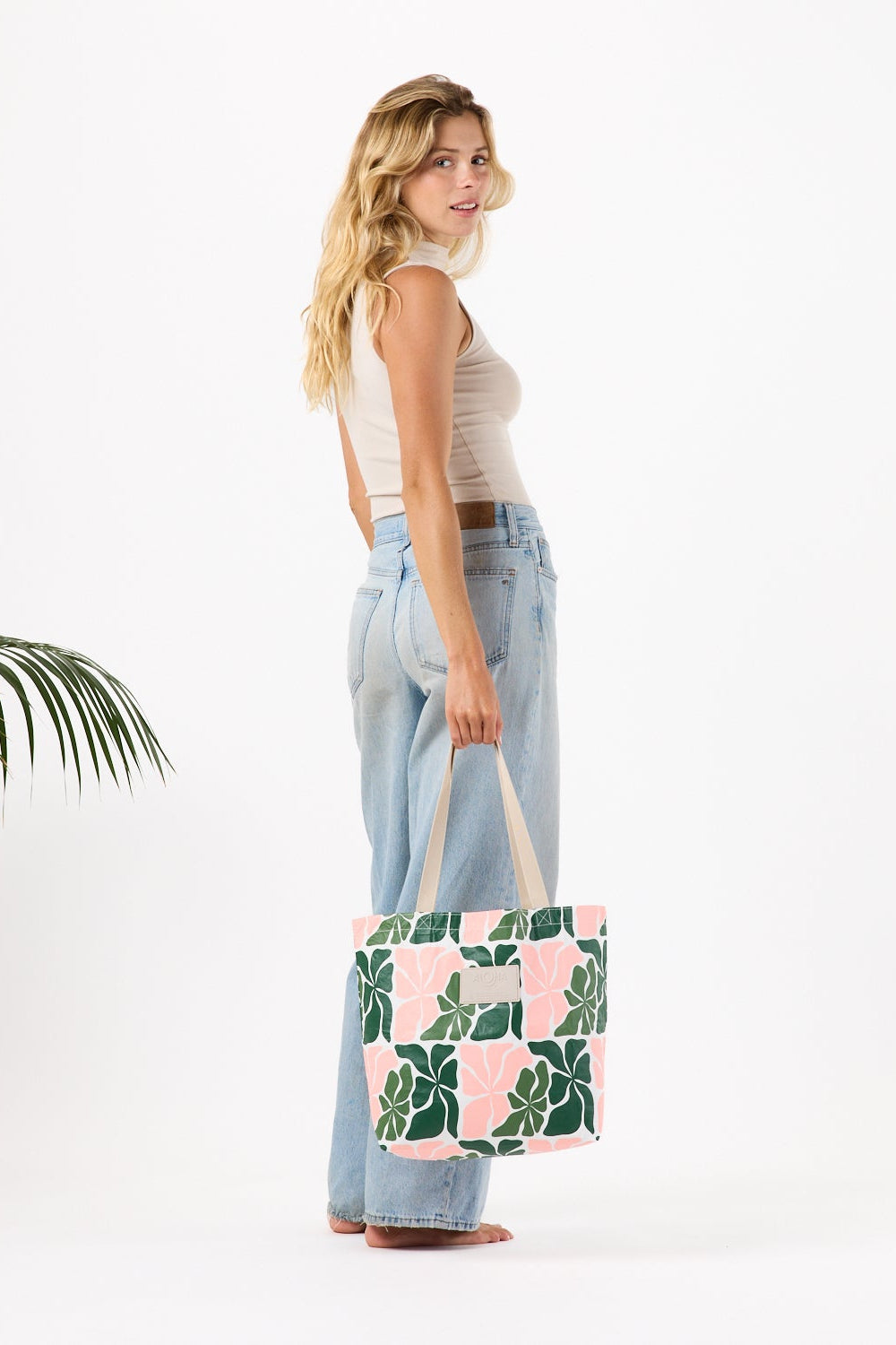 【美品】Wave of Sand / RAVI NYLON VOID【サイズ3】 ALOHA COLLECTION - WAVY REVERSIBLE TOTE VINEYARD – swirlboutique