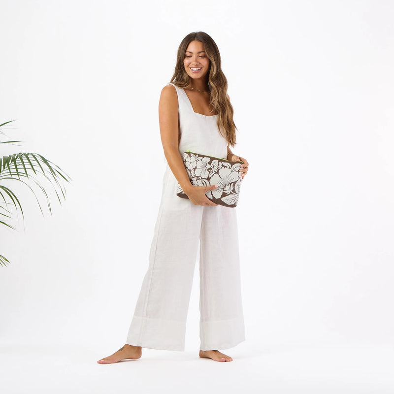 ALOHA COLLECTION - MID POUCH HEIPUA SANDSTONE ON COCONUT